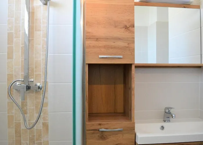 3 Pieces Avec Parking, Animaux Admis, - Fr-1-251-374