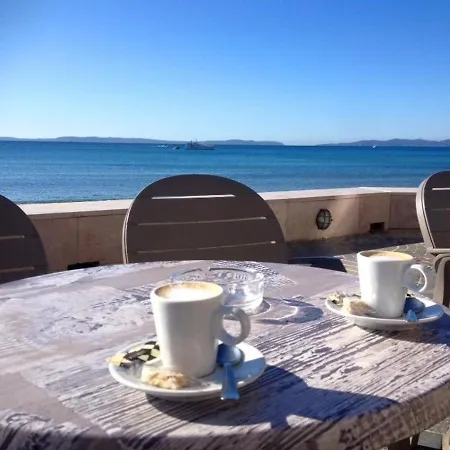 3 Pièces Avec Parking, Animaux Admis, - Fr-1-251-374